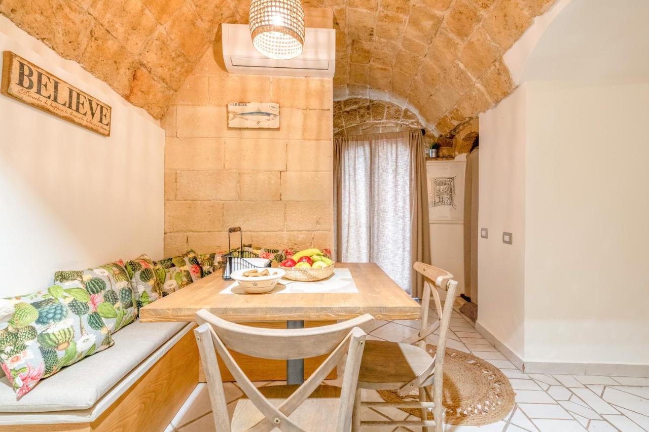Cozy House In The Old City Бари Экстерьер фото